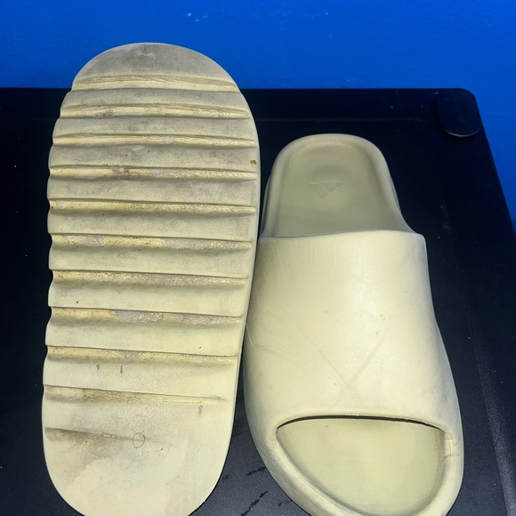 Yeezy slides resin colorway size 9 main image 4